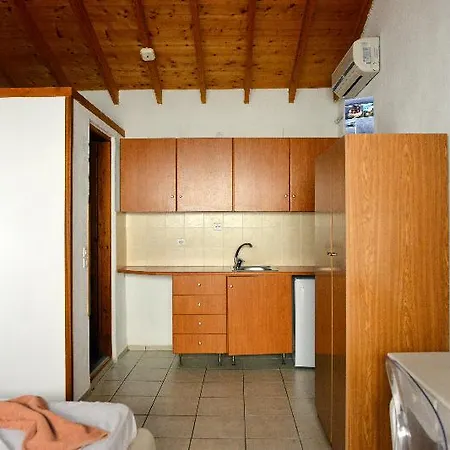 Apartment Yalis *